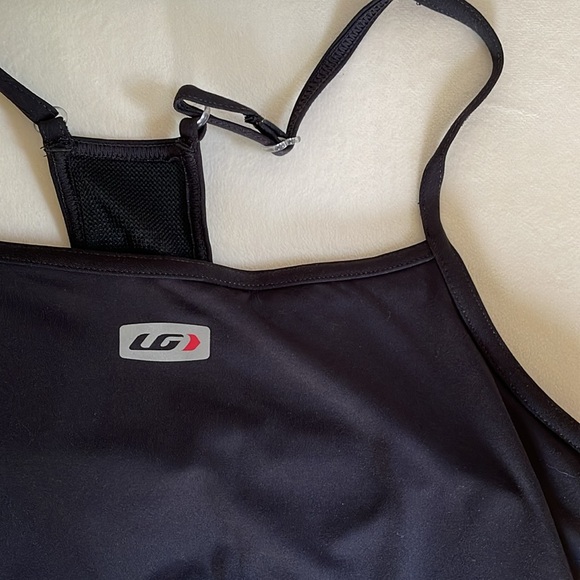 Louis Garneau sleeveless active (cycling) jersey with shelf bra - Picture 2 of 14